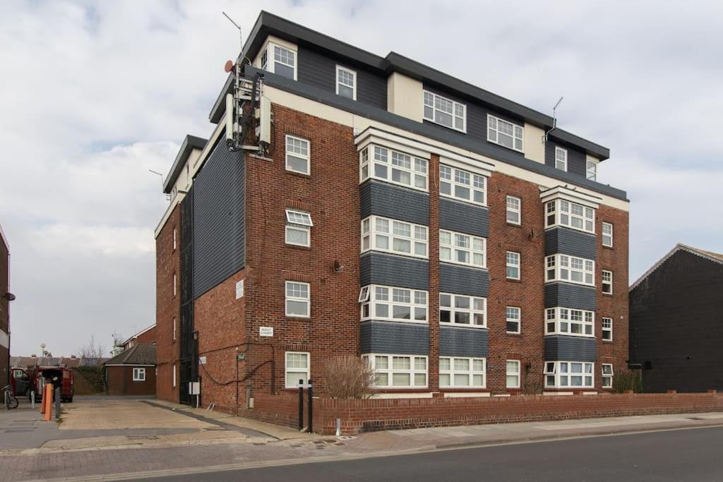 Open Mind Property - Southsea With Free Parking Портцмаус Экстерьер фото